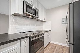 Welcome Home, Welcome to Los Robles Apartments! in Pasadena, CA (Photo 2 of 12)