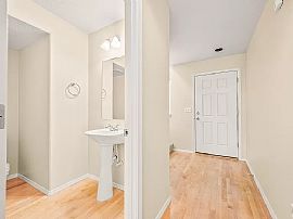 Beautiful 3 Bedroom 2.5 Bath Home For Rent  in Beaverton, OR (Photo 4 of 10)