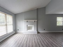 1912 Mangum Dr Nw, Huntsville, Al 35806 in Huntsville, AL (Photo 2 of 12)