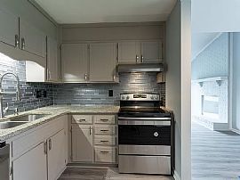 1912 Mangum Dr Nw, Huntsville, Al 35806 in Huntsville, AL (Photo 5 of 12)