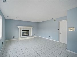 Gorgeous 3 Bedroom, 2 Bath Home in South Des Moines, IA (Photo 5 of 8)