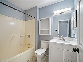 Gorgeous 3 Bedroom, 2 Bath Home in South Des Moines, IA (Photo 6 of 8)