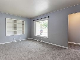 Fantastic Three Bed, Two Bath Home in Waterloo, IA (Photo 3 of 4)