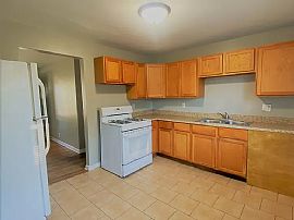 2221 Monroe Ave, Racine, Wi 53405 in Racine, WI (Photo 6 of 12)