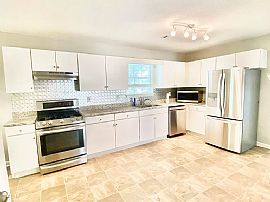 Beautiful 3 Bedroom 3 Bath Home For Rent  in Decatur, GA (Photo 2 of 12)