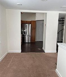 33 Vivian St, Waterford, Ct 06385 in Waterford, CT (Photo 2 of 9)