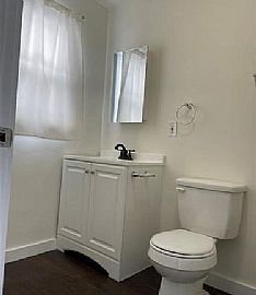 33 Vivian St, Waterford, Ct 06385 in Waterford, CT (Photo 5 of 9)