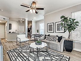 Deluxe Home in Irving, TX (Photo 2 of 8)