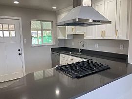 Beautiful 3 Bedroom 2 Bath Home For Rent  in Denver, CO (Photo 4 of 9)