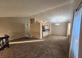 Amazing 3 Bedroom 2 Bath Home For Rent  in Aurora, CO (Photo 3 of 12)
