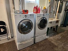 1429 W River Oaks Ln, Mequon, Wi 53092 .Gladness House For Rent in Mequon, WI (Photo 10 of 11)