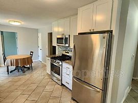 1429 W River Oaks Ln, Mequon, Wi 53092 .Gladness House For Rent in Mequon, WI (Photo 4 of 11)