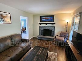 1429 W River Oaks Ln, Mequon, Wi 53092 .Gladness House For Rent in Mequon, WI (Photo 6 of 11)