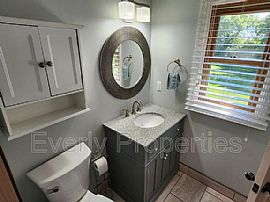 1429 W River Oaks Ln, Mequon, Wi 53092 .Gladness House For Rent in Mequon, WI (Photo 7 of 11)