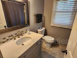 1429 W River Oaks Ln, Mequon, Wi 53092 .Gladness House For Rent in Mequon, WI (Photo 9 of 11)