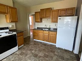 18-20 Bond St #3, Hartford, Ct 06114 in Hartford, CT (Photo 2 of 7)