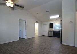 Beautiful 3 Bedroom 2 Bath Home For Rent  in Ocala, FL (Photo 2 of 9)