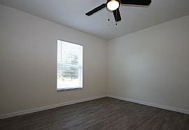 Beautiful 3 Bedroom 2 Bath Home For Rent  in Ocala, FL (Photo 3 of 9)