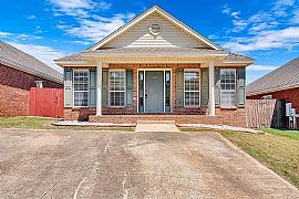 135 Ridgeview Dr, Millbrook, Al 36054 . Nice House in Millbrook, AL