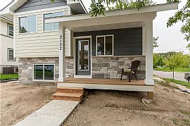 5 Bedroom Single Family Home For Rent  in Minneapolis, MN (Photo 2 of 12)