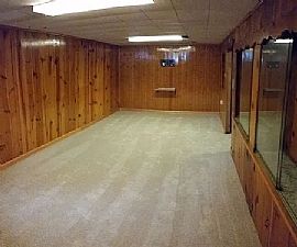 8200 W Lynmar Ter, Milwaukee, Wi 53222 in Milwaukee, WI