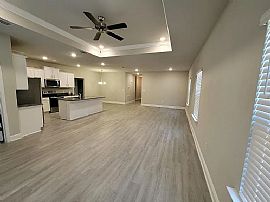 Contact The Landlord For Details (432)9340557 in Gulf Shores, AL (Photo 2 of 12)