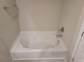 Contact The Landlord For Details (432)9340557 in Gulf Shores, AL (Photo 6 of 12)