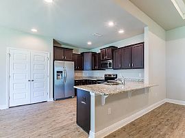 Contact The Landlord For Details (432)9340557 in Gulf Shores, AL (Photo 2 of 12)