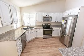 9450 S La Rosa Dr, Tempe, Az 85284 in Tempe, AZ (Photo 5 of 12)