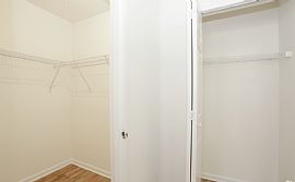 Sheridan Lake Apartments in Chicago, IL (Photo 10 of 12)