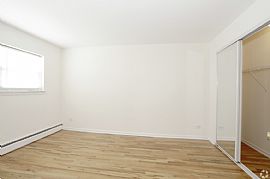 Sheridan Lake Apartments in Chicago, IL (Photo 12 of 12)