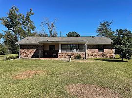 1303 N Cedar St, Foley, Al 36535 in Foley, AL