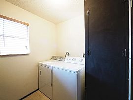 Amazing 3 Bedroom 2 Bath Home For Rent  in Austin, TX (Photo 7 of 8)