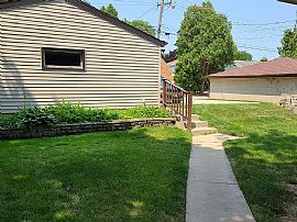 Contact The Landlord For Details (432)9340557 in Greenfield, WI (Photo 3 of 12)