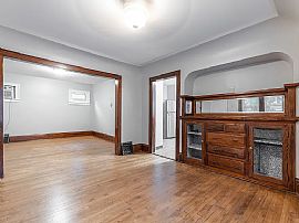 Contact The Landlord For Details (432)9340557 in Milwaukee, WI (Photo 3 of 12)