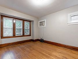 Contact The Landlord For Details (432)9340557 in Milwaukee, WI (Photo 4 of 12)