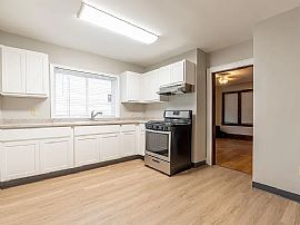 Contact The Landlord For Details (432)9340557 in Milwaukee, WI (Photo 5 of 12)