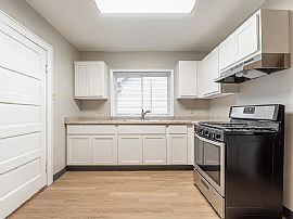 Contact The Landlord For Details (432)9340557 in Milwaukee, WI (Photo 6 of 12)