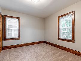 Contact The Landlord For Details (432)9340557 in Milwaukee, WI (Photo 8 of 12)