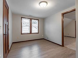 Contact The Landlord For Details (432)9340557 in Milwaukee, WI (Photo 9 of 12)