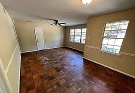 3759 San Juan Dr, Mobile, Al 36609 in Mobile, AL (Photo 3 of 12)