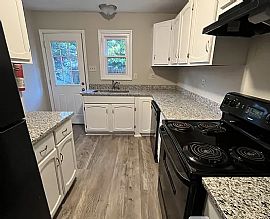 423 Hobbs Rd Se, Huntsville, Al 35803 in Huntsville, AL (Photo 2 of 7)