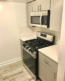 A Charming and Conducive Place to Call a Home in Stamford, CT (Photo 3 of 9)