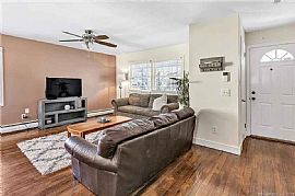 201 Macon Dr, Bridgeport, Ct 06606 . Charming House For Rent in Bridgeport, CT (Photo 2 of 7)