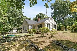 8 Ledge Rd, Norwalk, Ct 06853 . Beautiful House in Norwalk, CT (Photo 2 of 12)