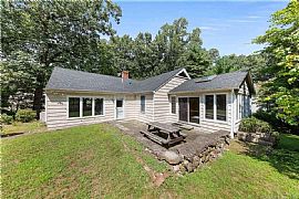 8 Ledge Rd, Norwalk, Ct 06853 . Beautiful House in Norwalk, CT (Photo 3 of 12)