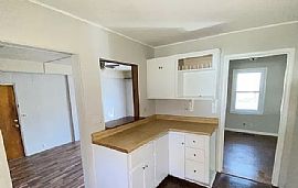 4710 Westwood Dr Nw, Huntsville, Al 35810 in Huntsville, AL (Photo 4 of 12)