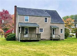 42 Iroquois Rd, West Hartford, Ct 06117 . For Rent  in West Hartford, CT (Photo 2 of 12)