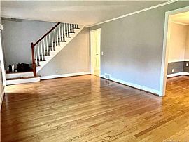 42 Iroquois Rd, West Hartford, Ct 06117 . For Rent  in West Hartford, CT (Photo 4 of 12)