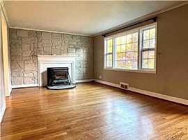 42 Iroquois Rd, West Hartford, Ct 06117 . For Rent  in West Hartford, CT (Photo 5 of 12)